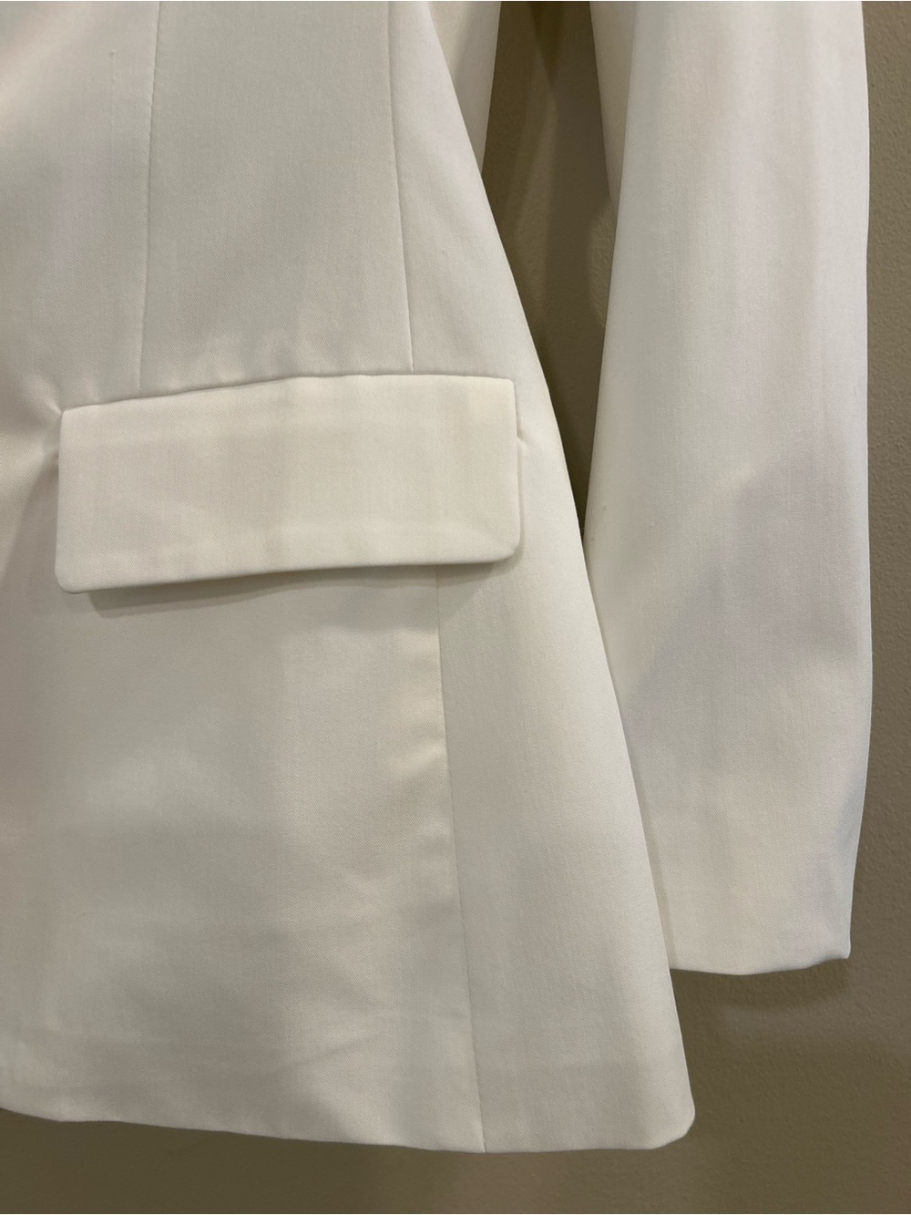 White Blazer Women's Size Small

Single-Button - Picture 2 of 5